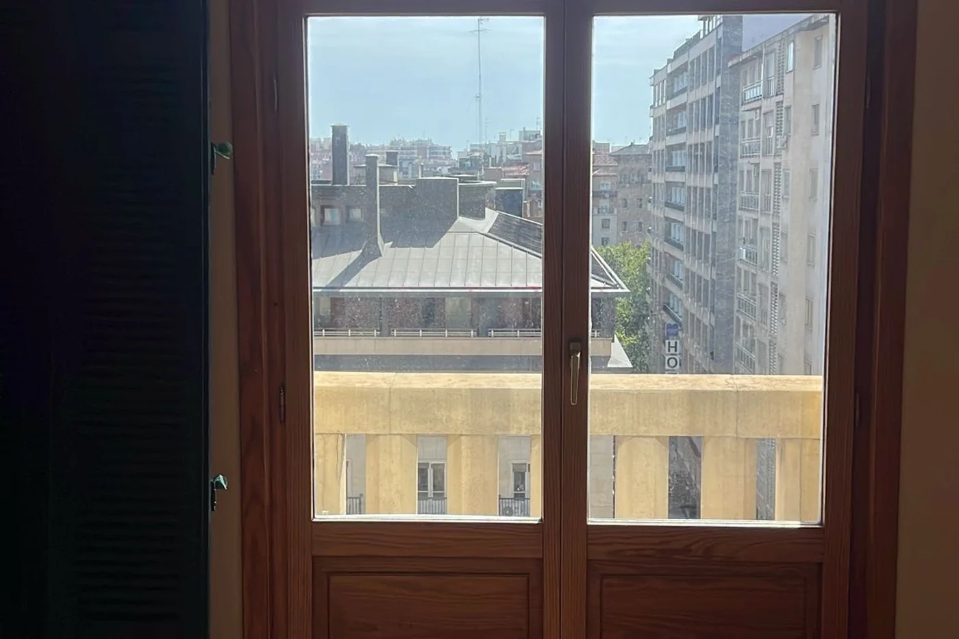 Carpintería de madera barnizada por Pinturas Ángeles en Zaragoza
