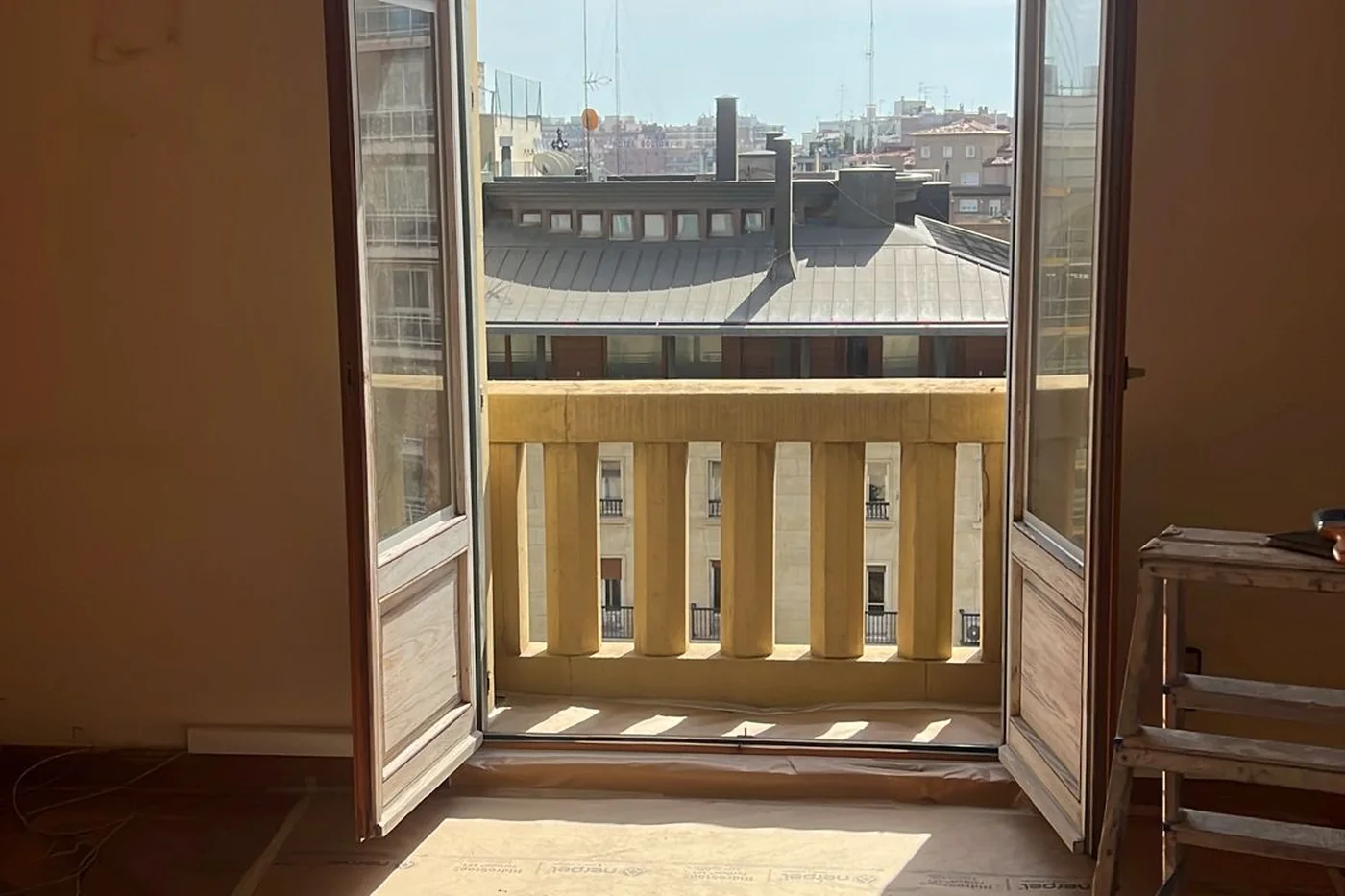 Carpintería de madera barnizada por Pinturas Ángeles en Zaragoza